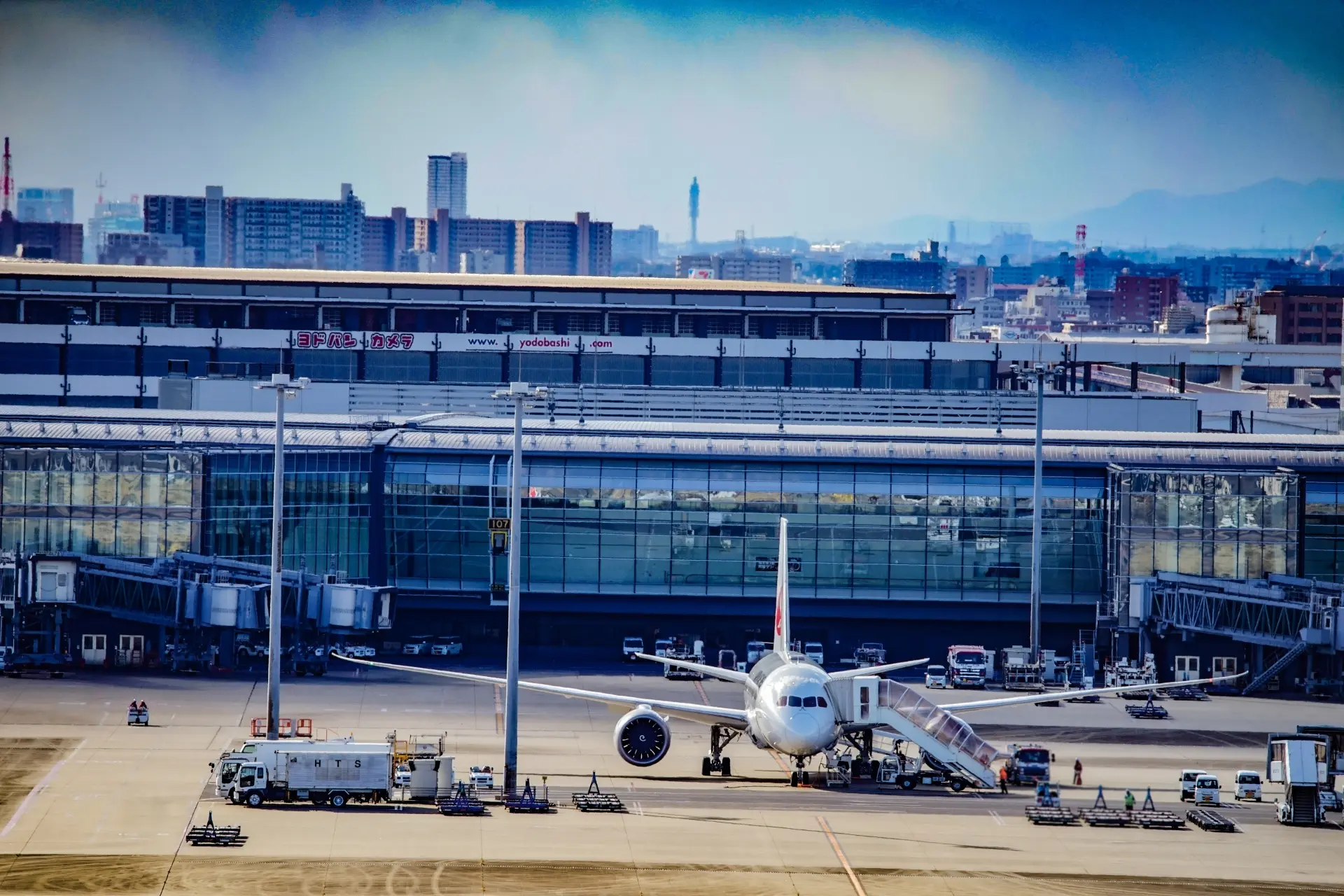 Haneda Airport to Tokyo in 2026: Monorail, Keikyu, Limousine Bus & Taxi